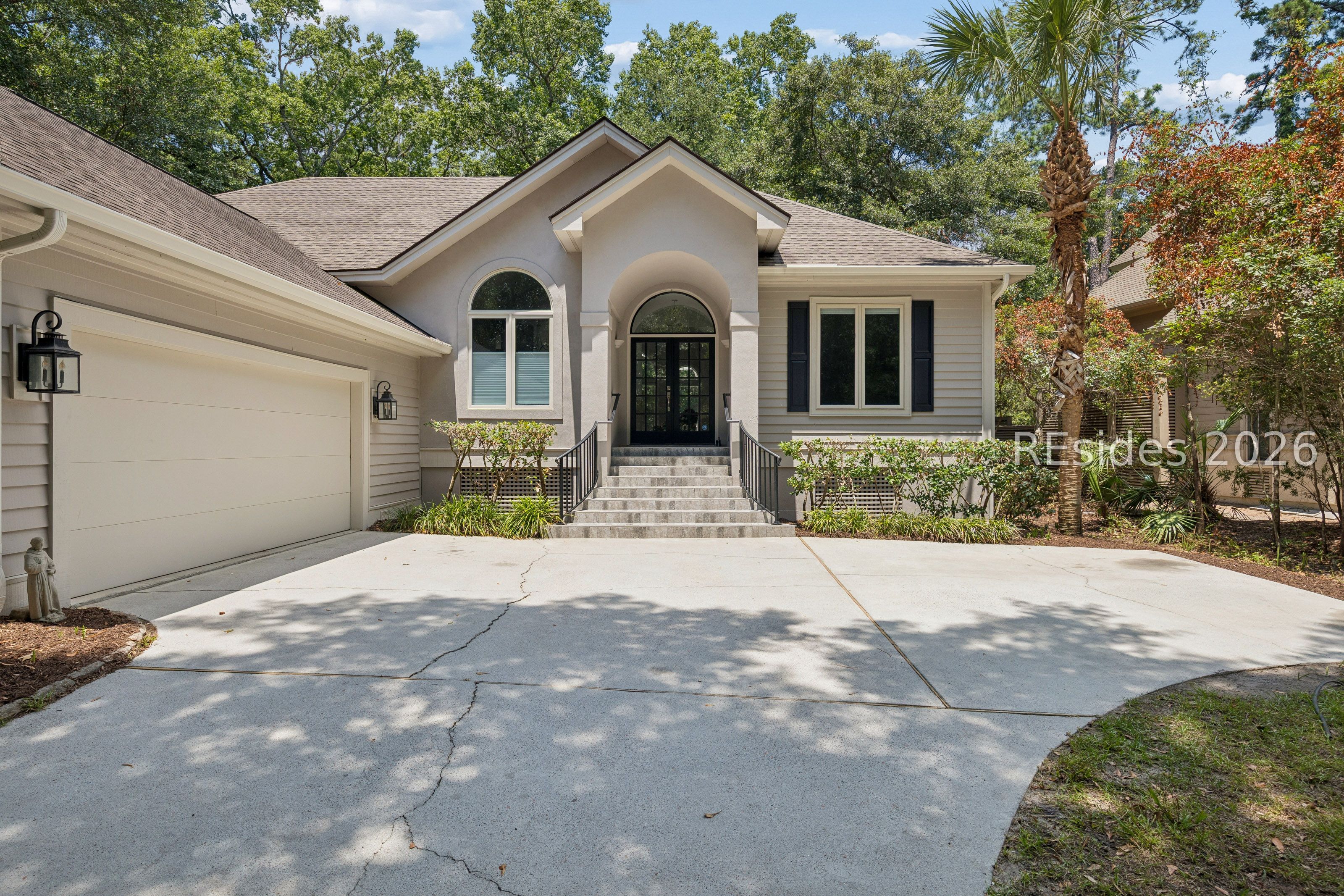 11 Forest Drive