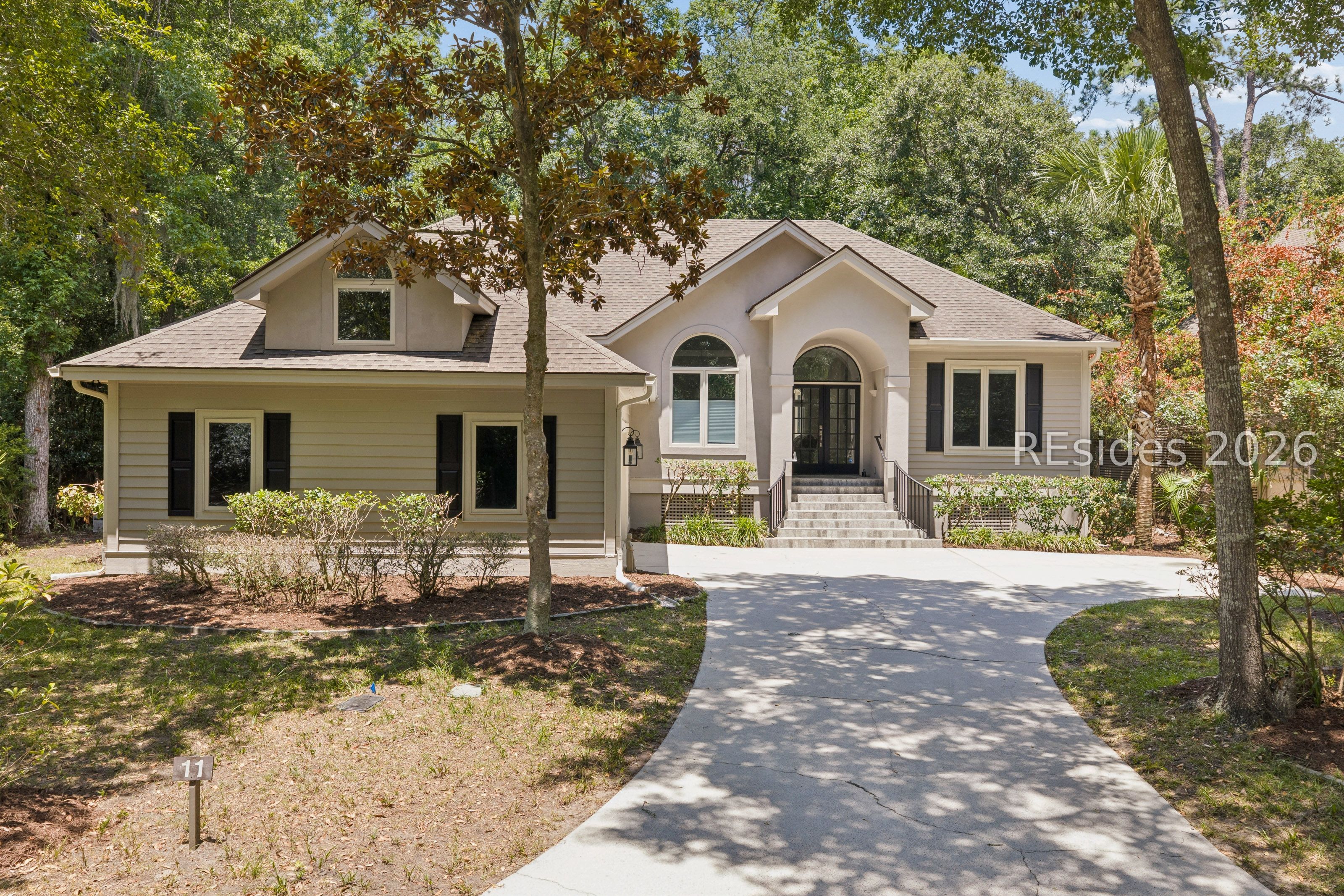 11 Forest Drive