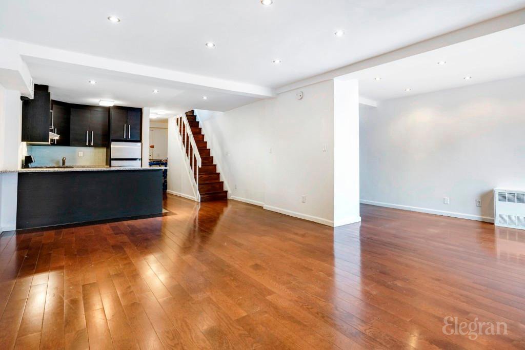 215 E 24th Street 601