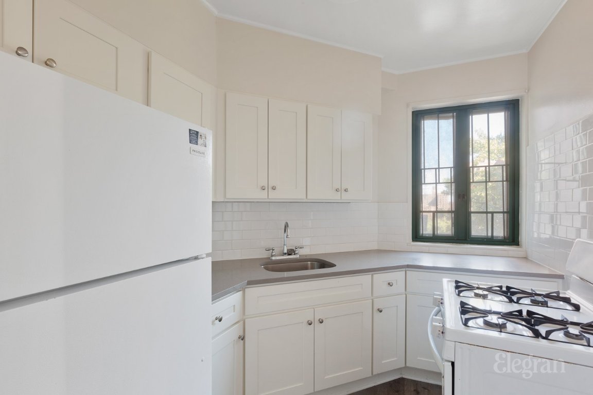 7 Metropolitan Oval 5-A