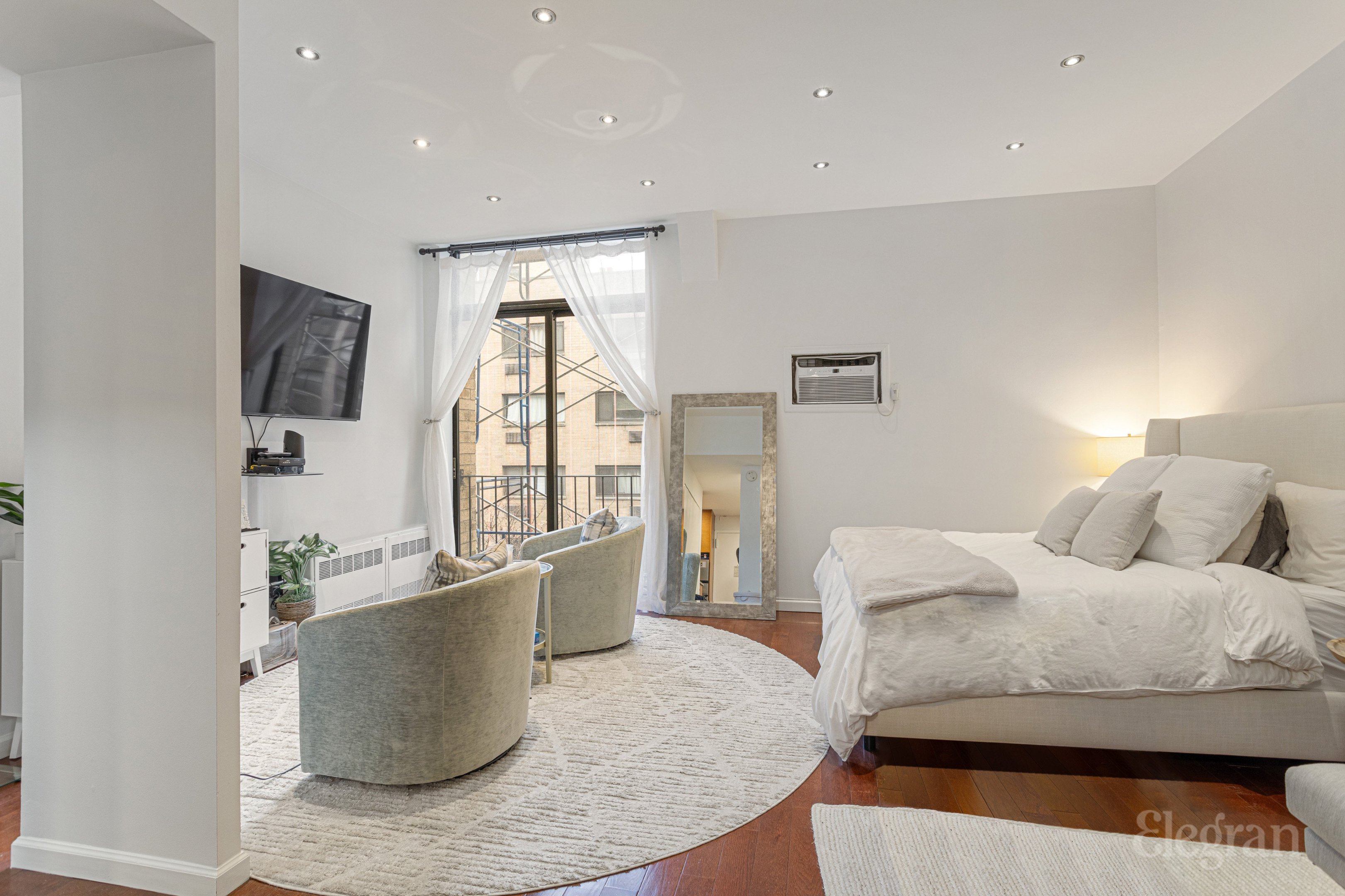 215 E 24th Street 416