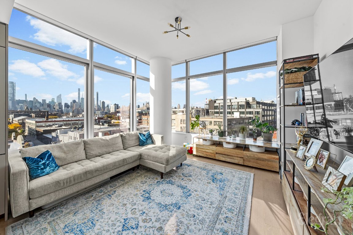3 Court Square 606