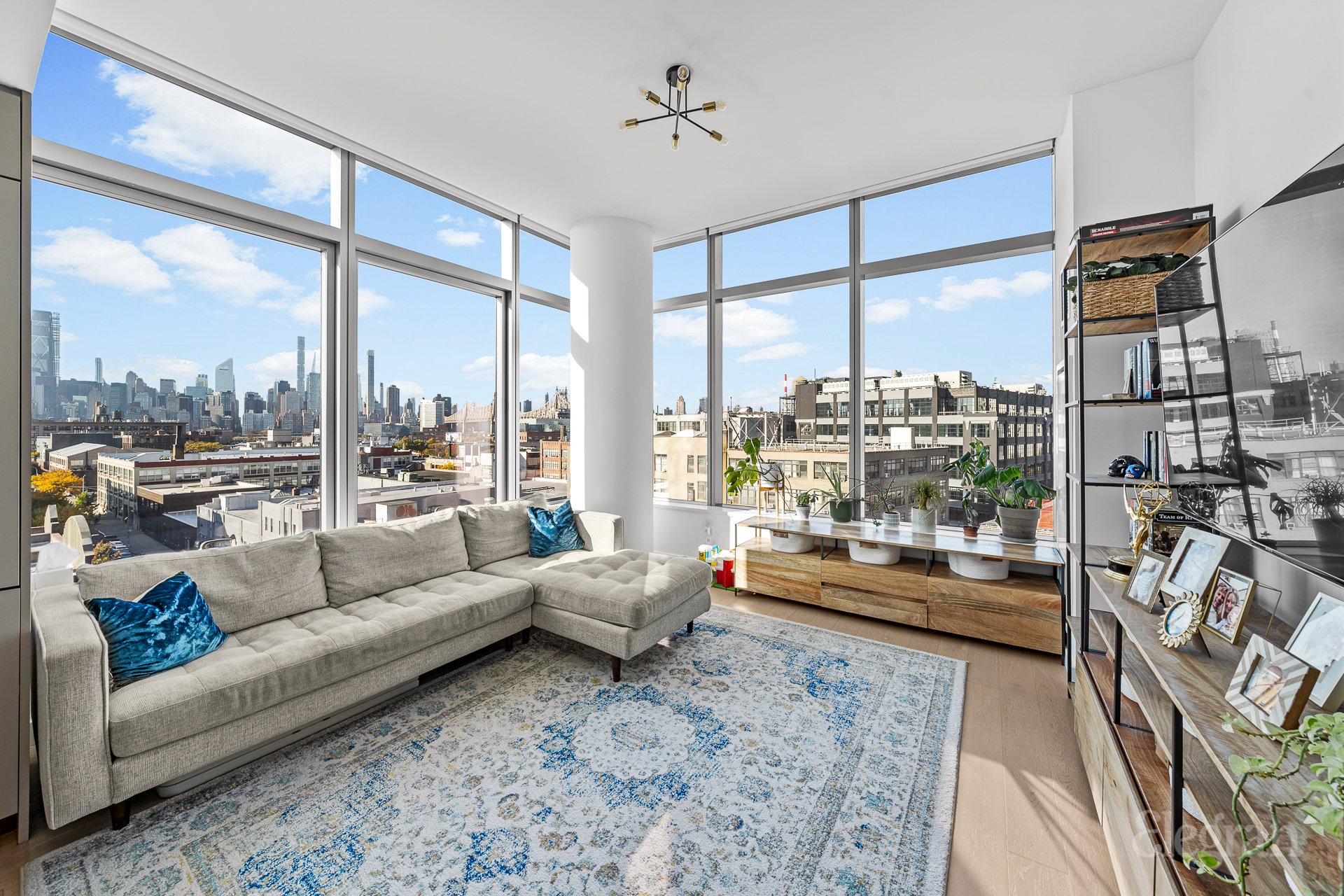 3 Court Square 606