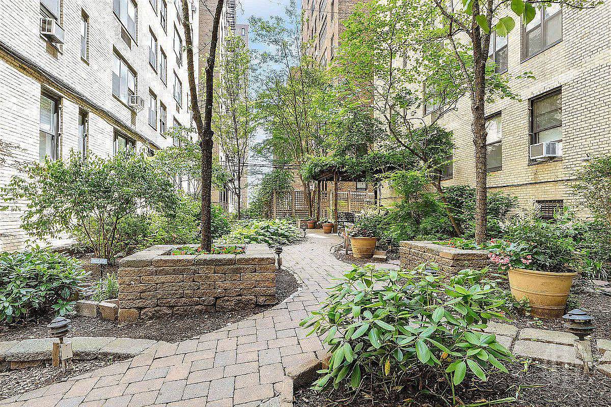 400 E 52nd Street 14-G