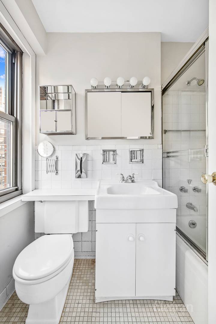 360 E 72nd Street A-1410