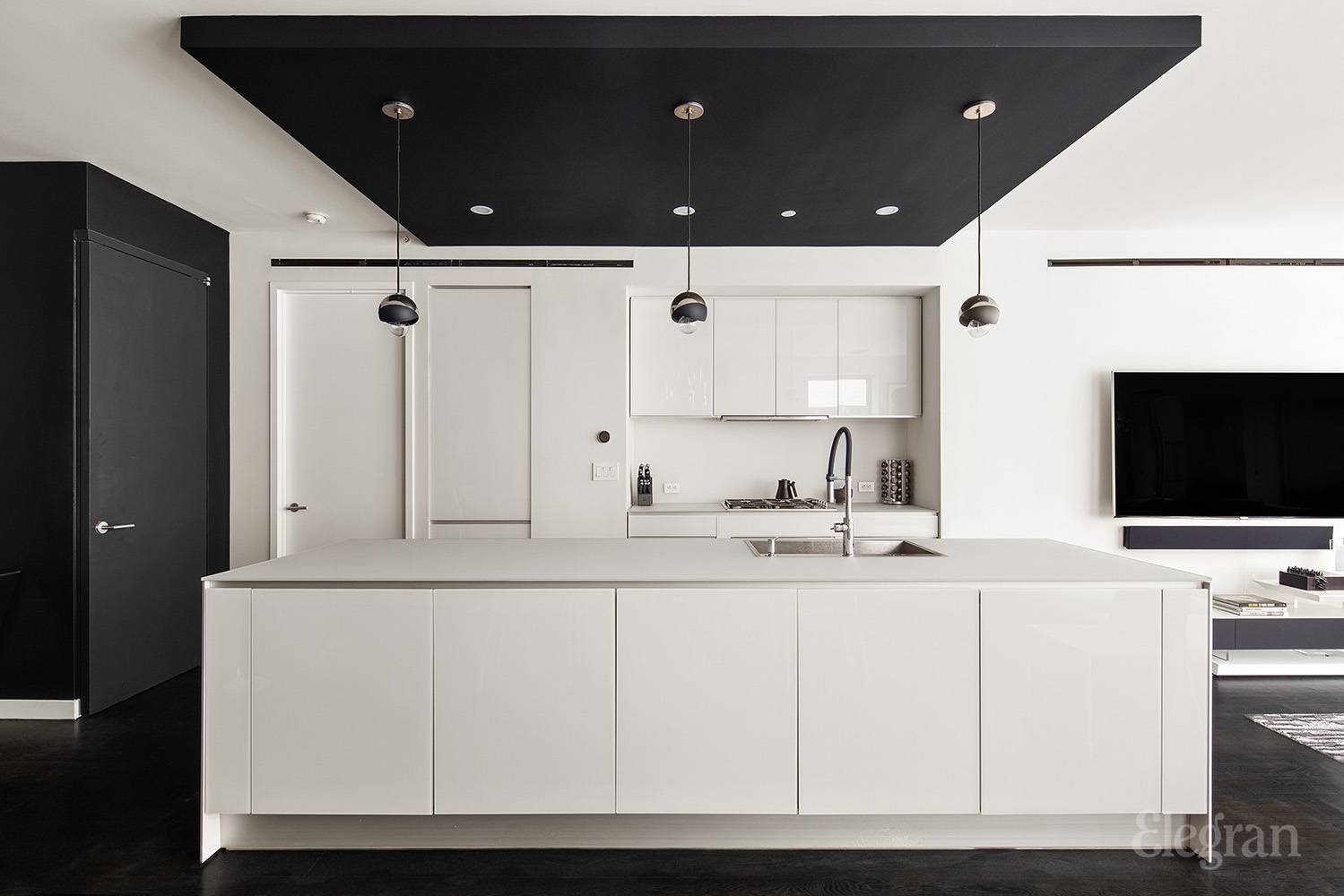 1 York Street 4-F