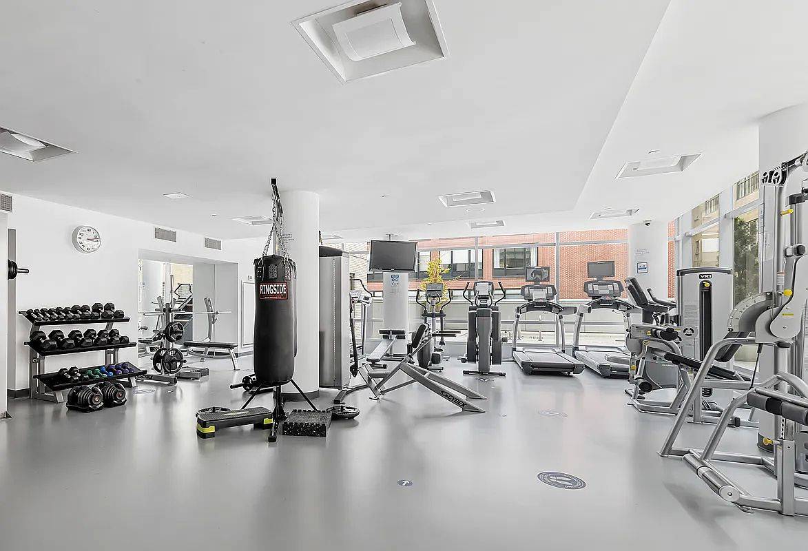 1 York Street 4-F
