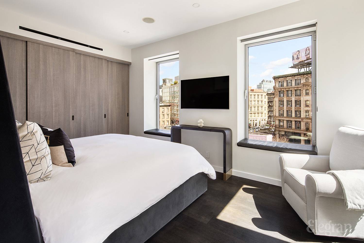 1 York Street 4-F