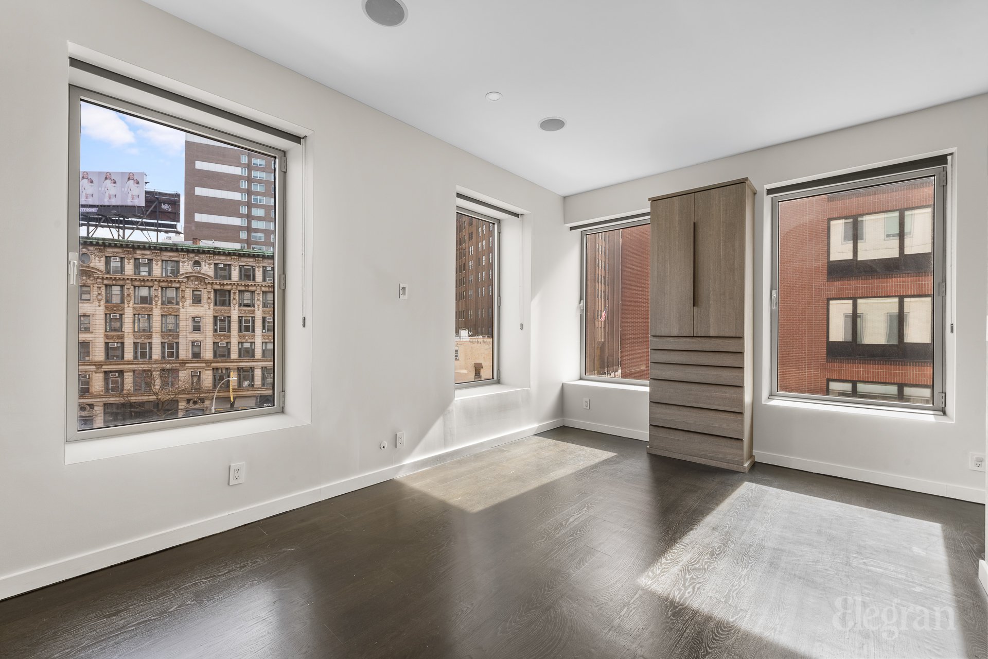 1 York Street 4-F