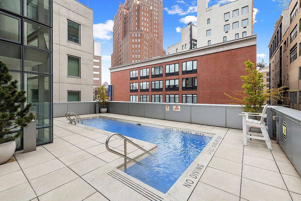 1 York Street 4-F