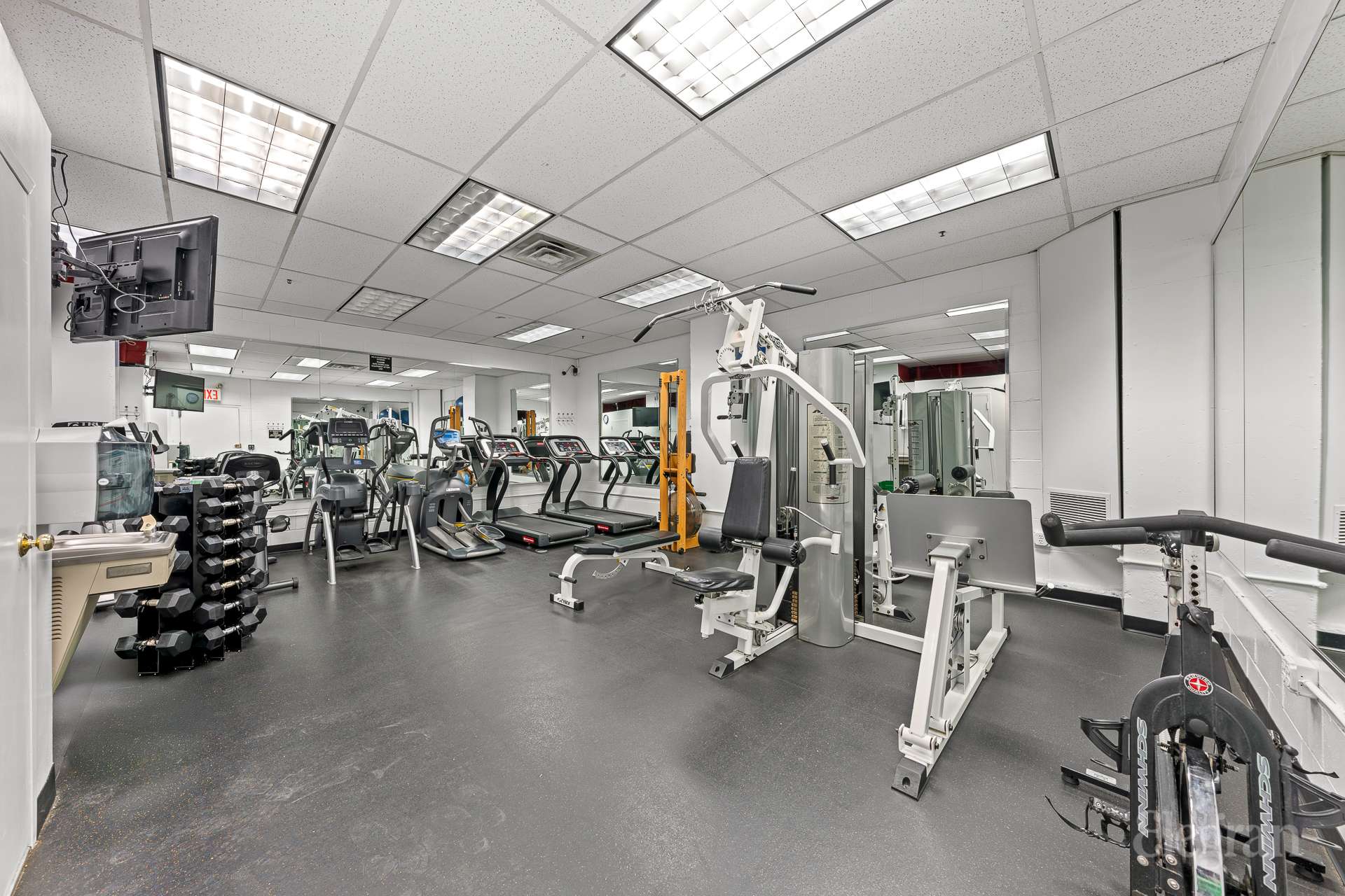 201 E 17th Street 4D