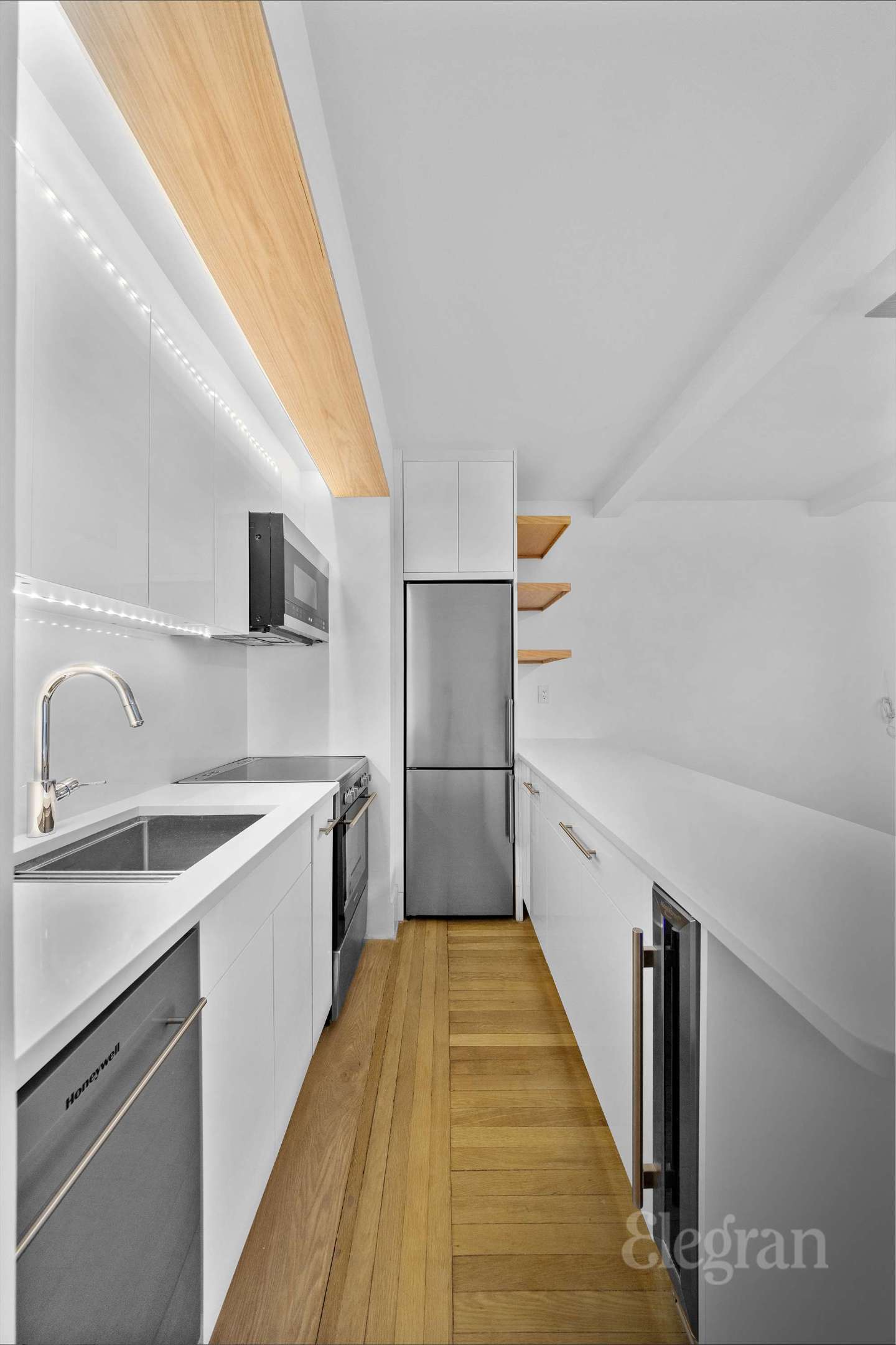 325 W 45th Street 520