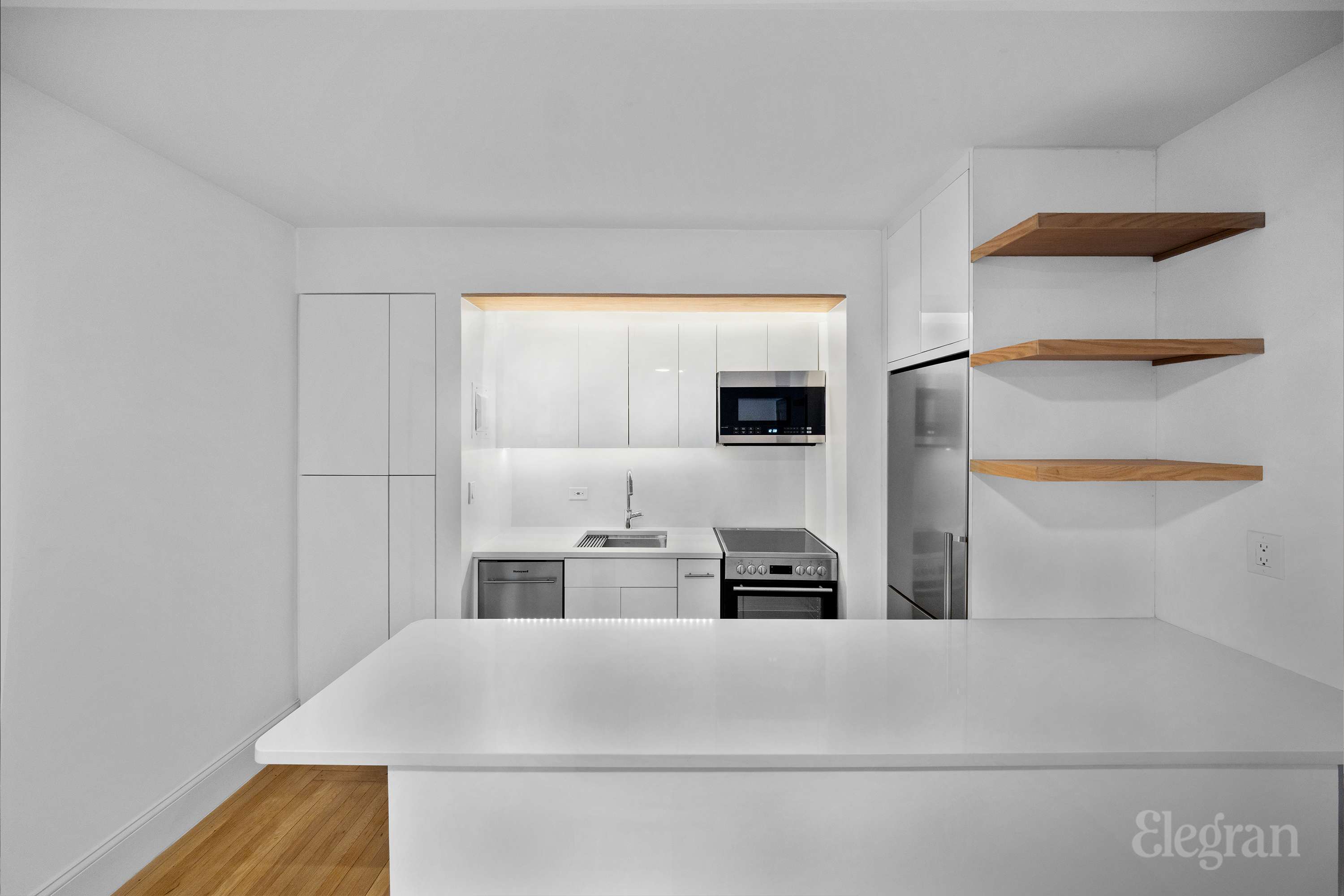 325 W 45th Street 520