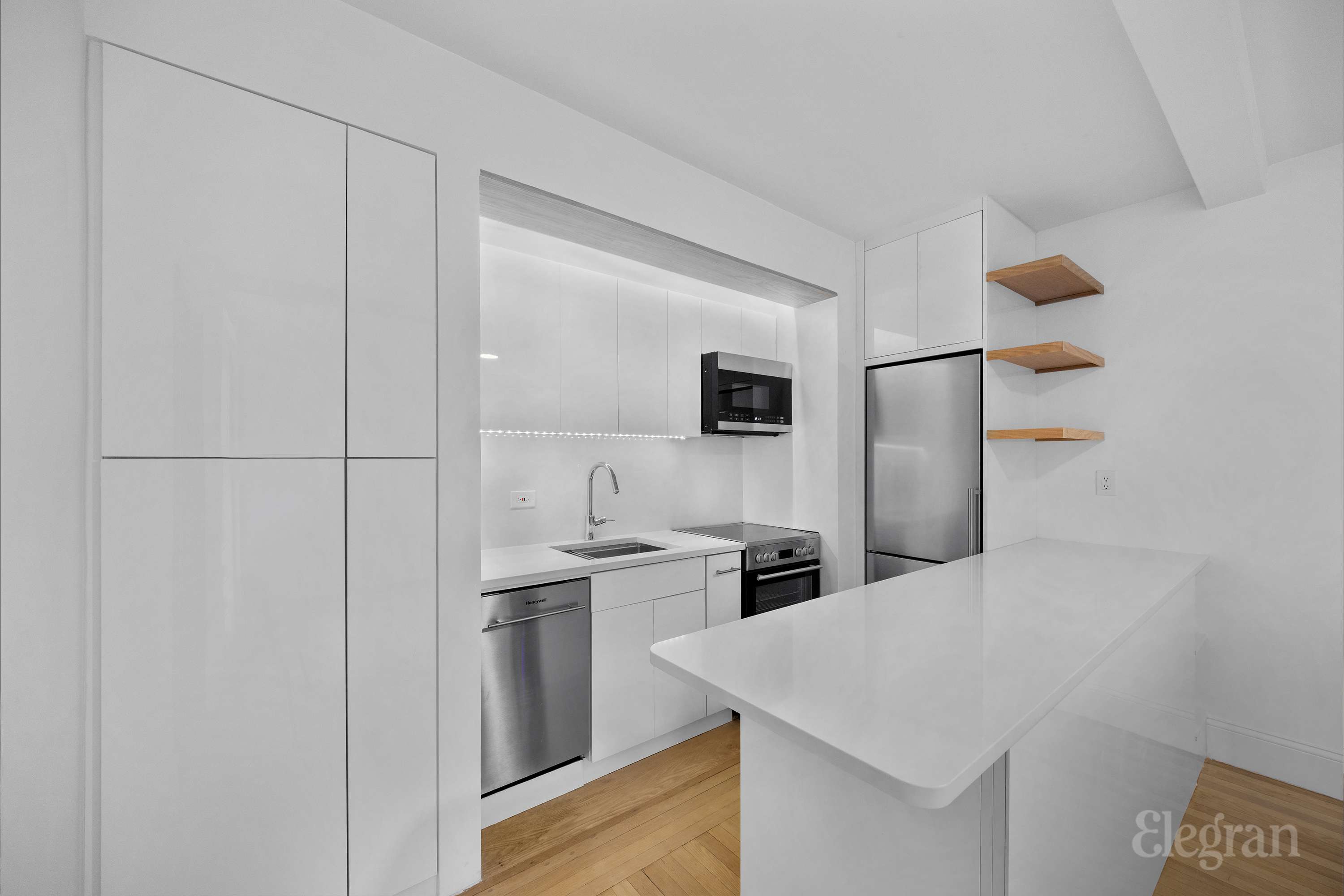 325 W 45th Street 520