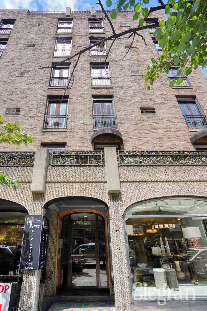 217 E 60th Street 401