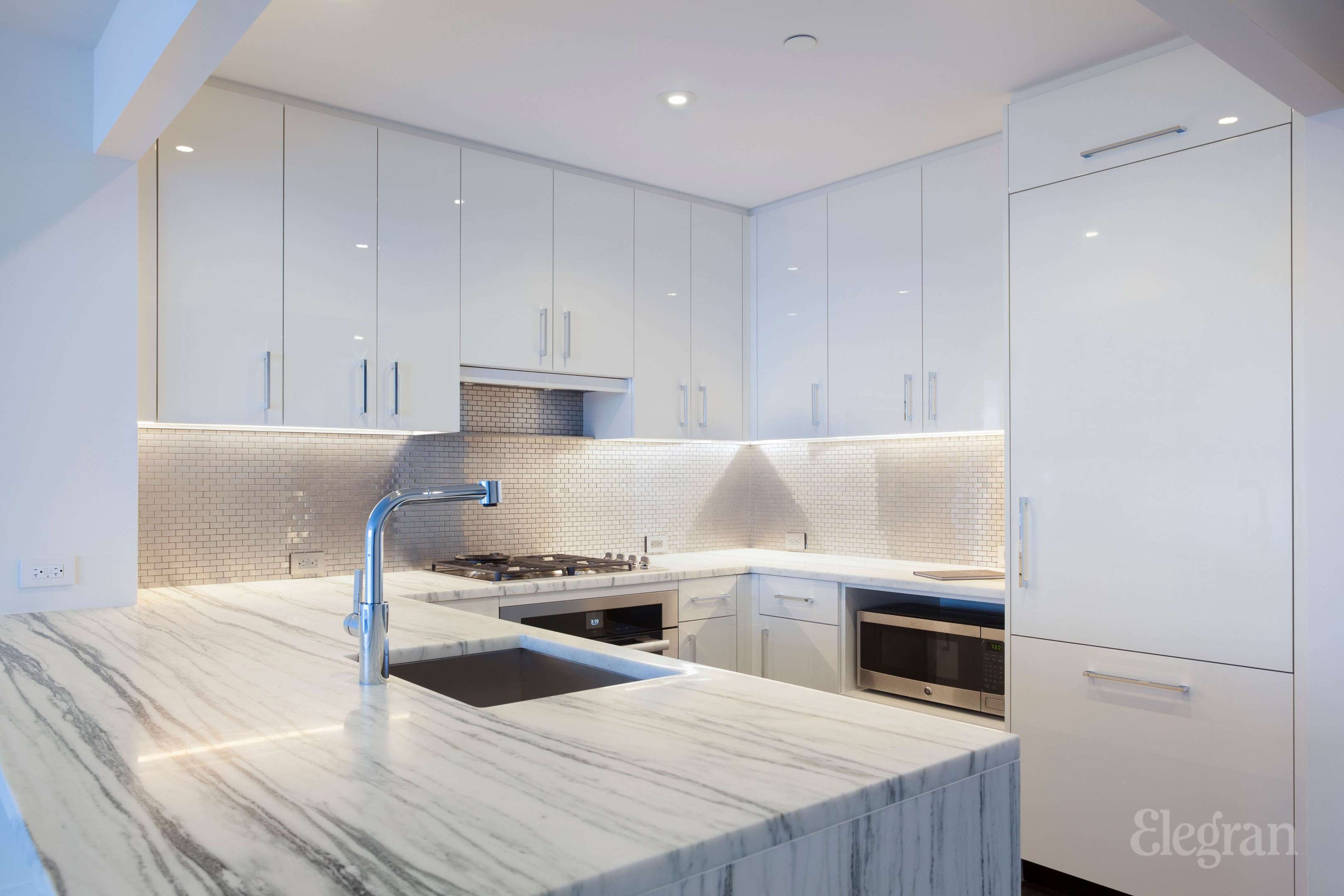 50 Riverside Boulevard 19A