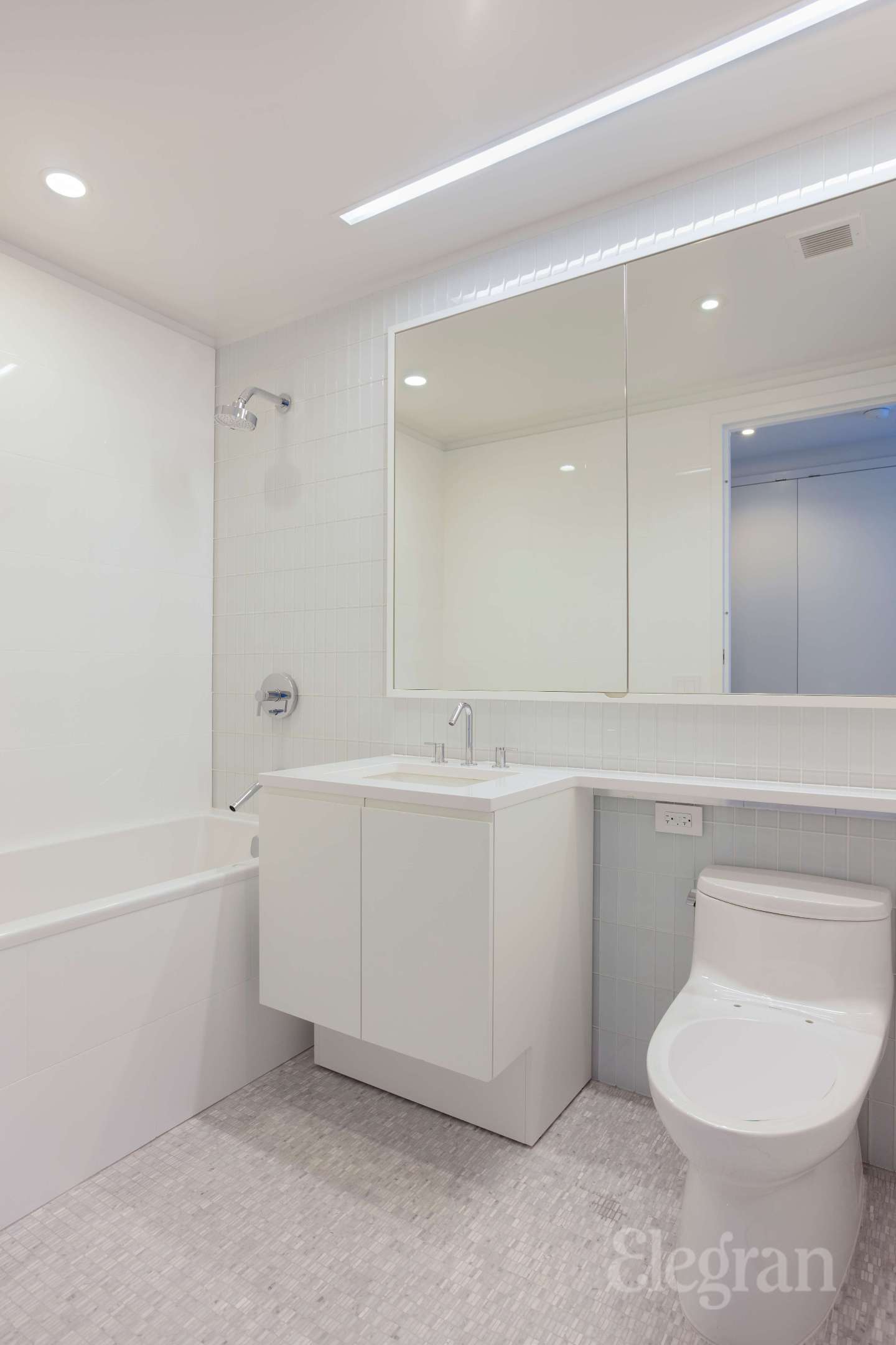 50 Riverside Boulevard 19A