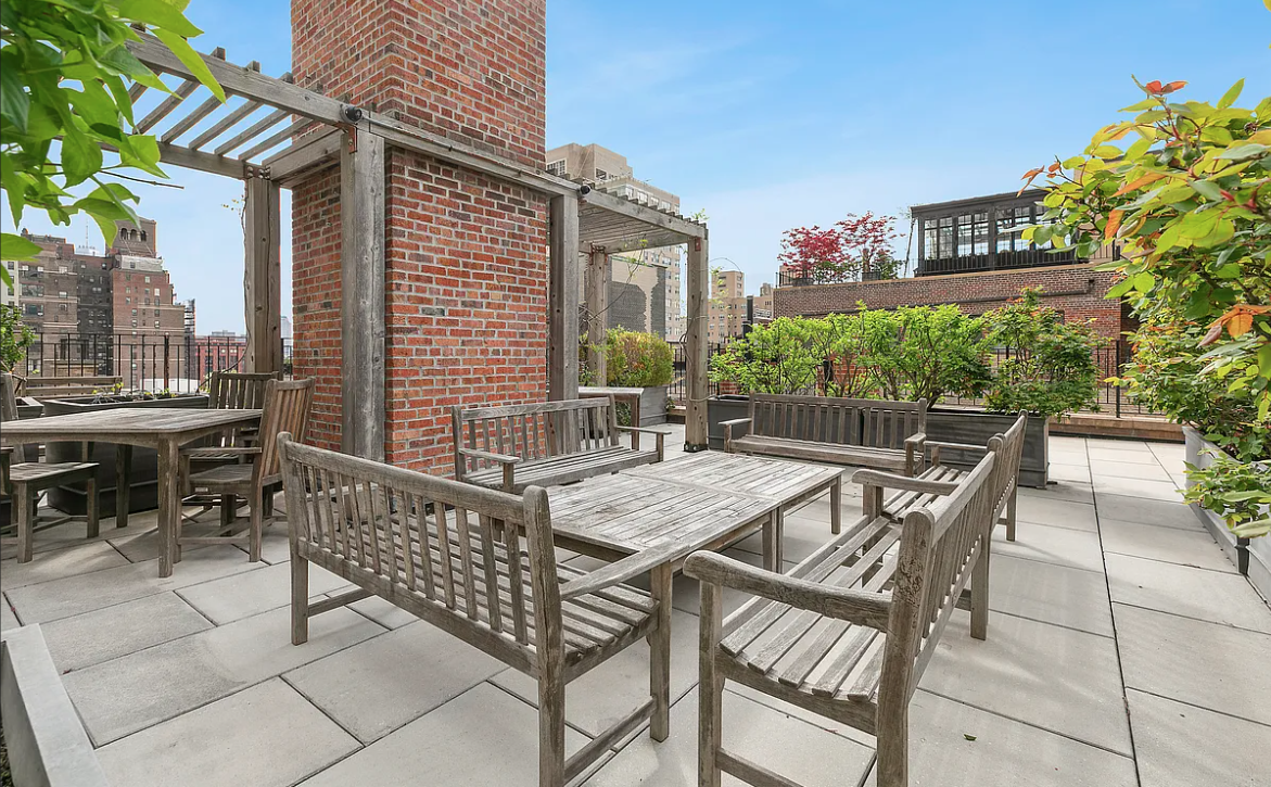 28 E 10th Street 10B