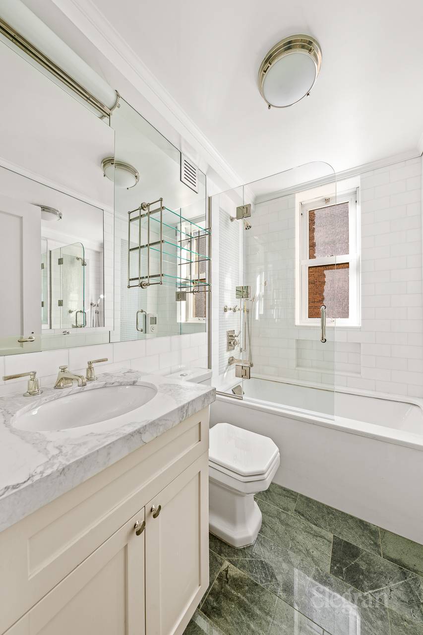 28 E 10th Street 10B