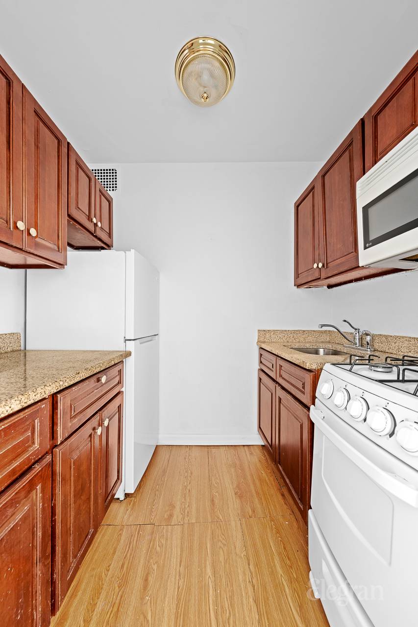 225 E 36th Street 4-J