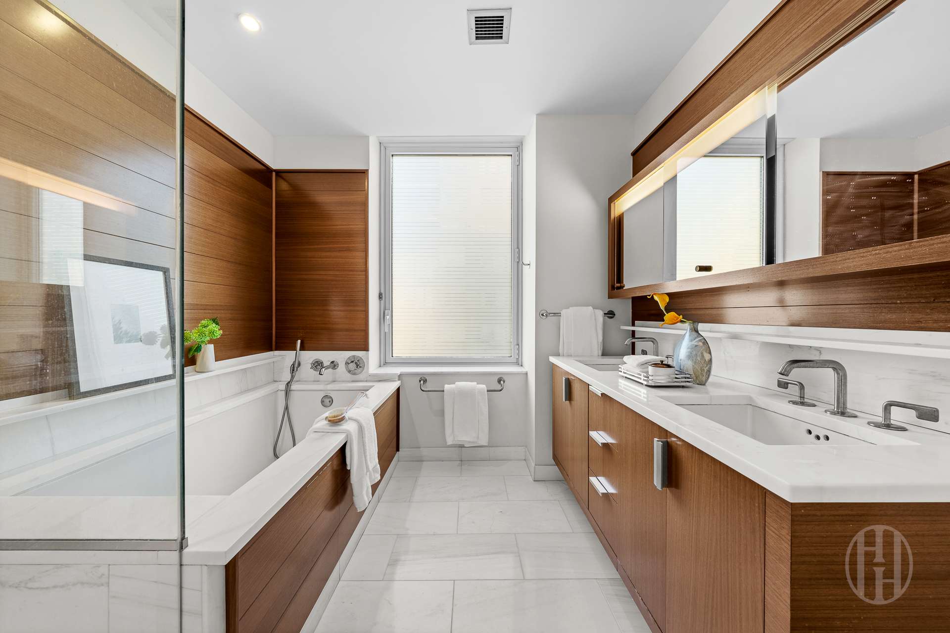 60 Riverside Boulevard 1902