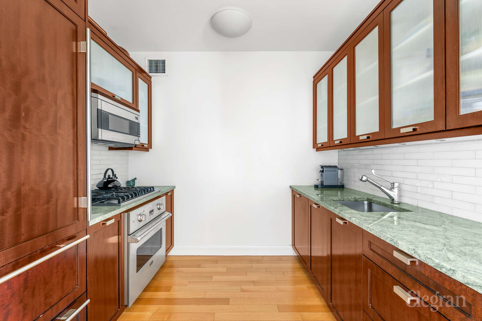 80 Riverside Boulevard 19B