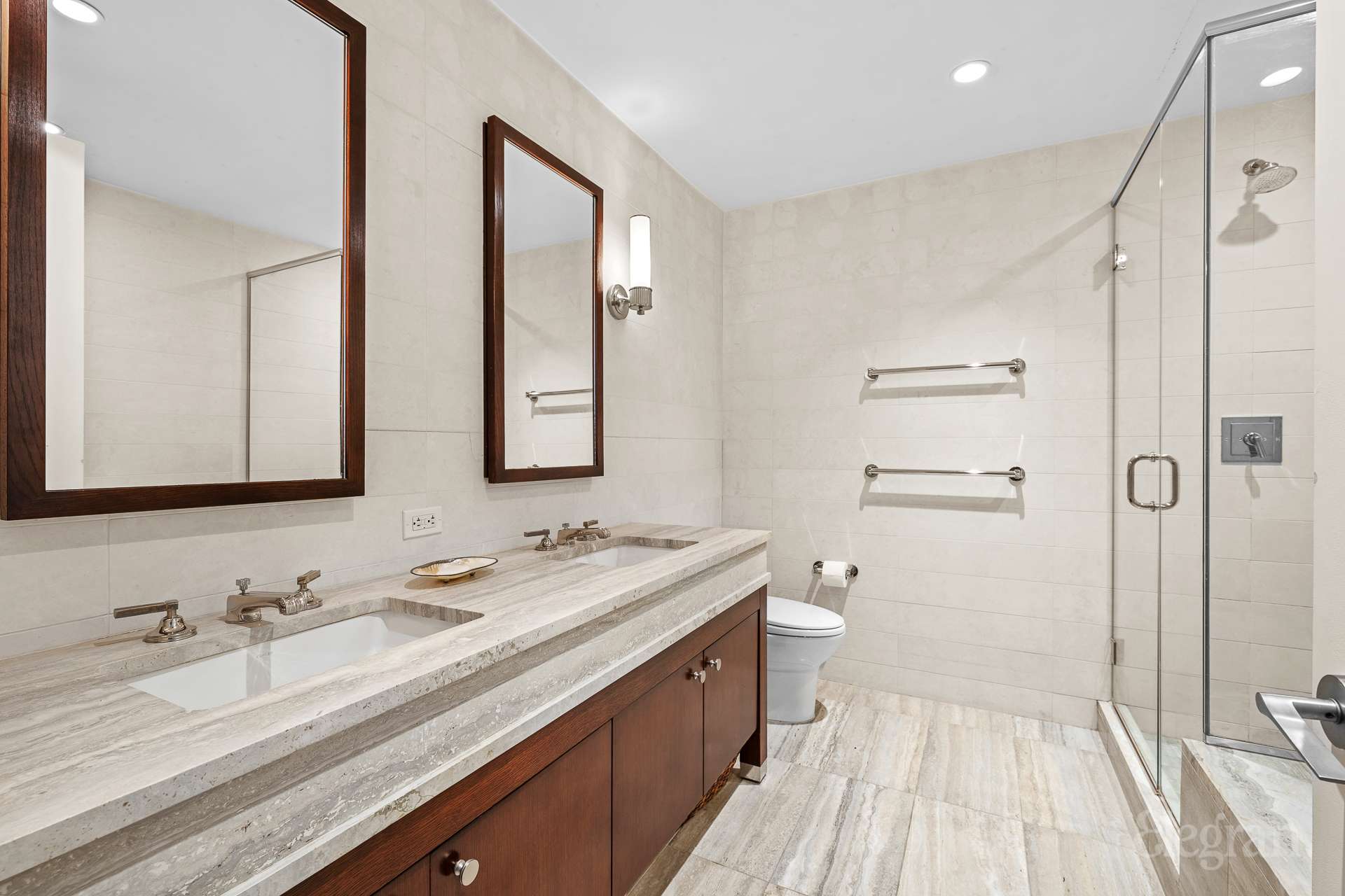 80 Riverside Boulevard 19B