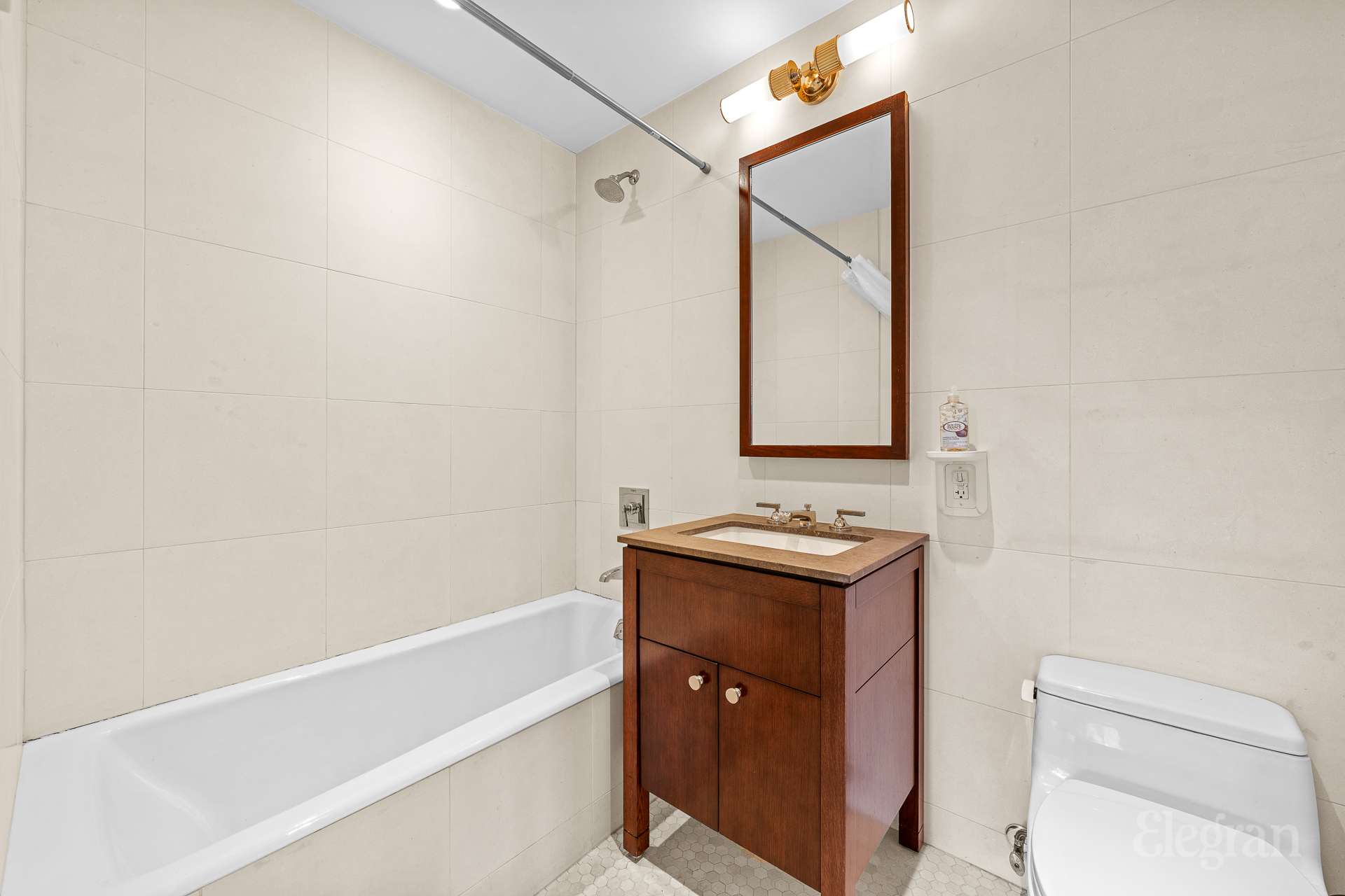 80 Riverside Boulevard 19B