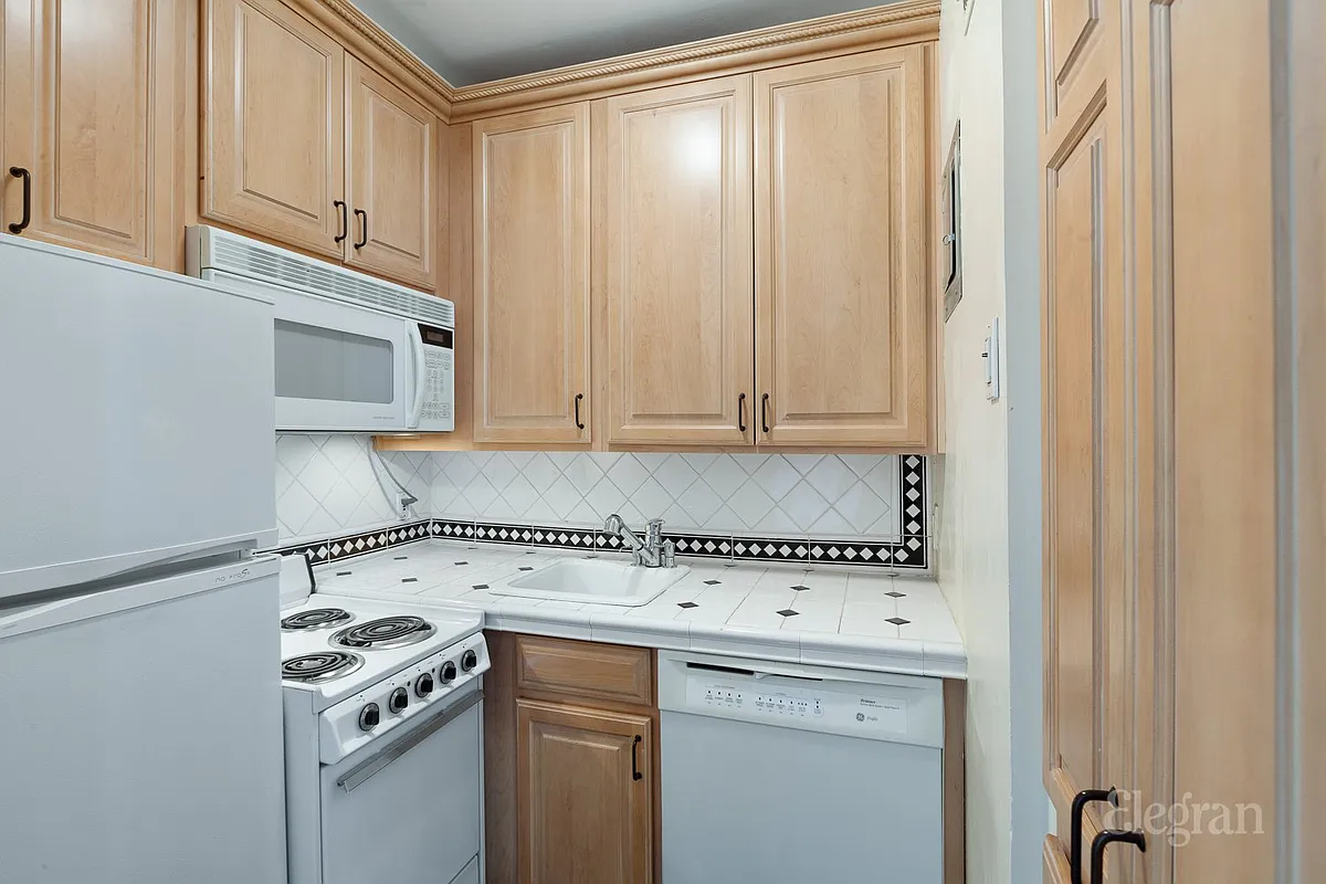 55 E 65th Street 4B