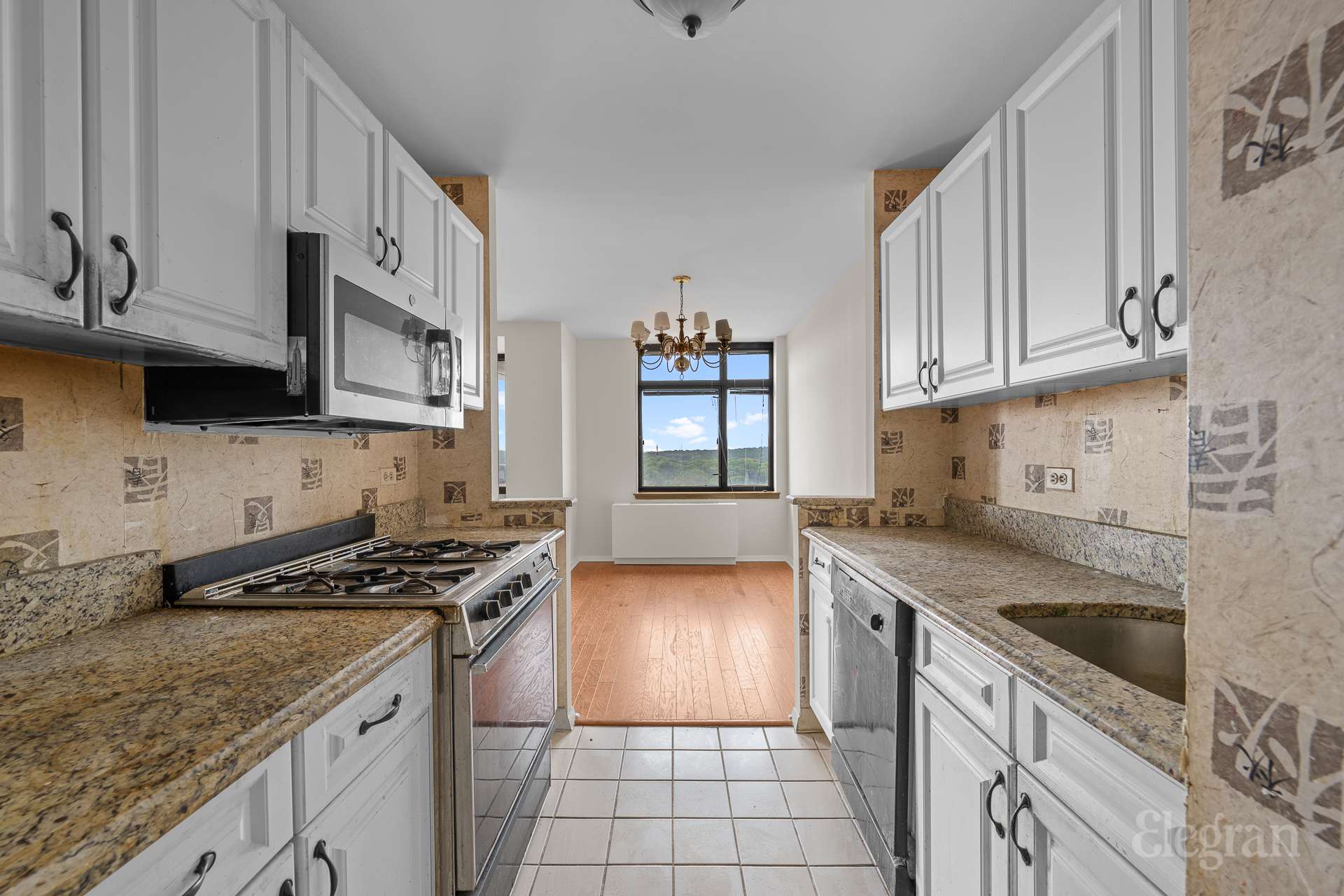 112-01 Boulevard 16F