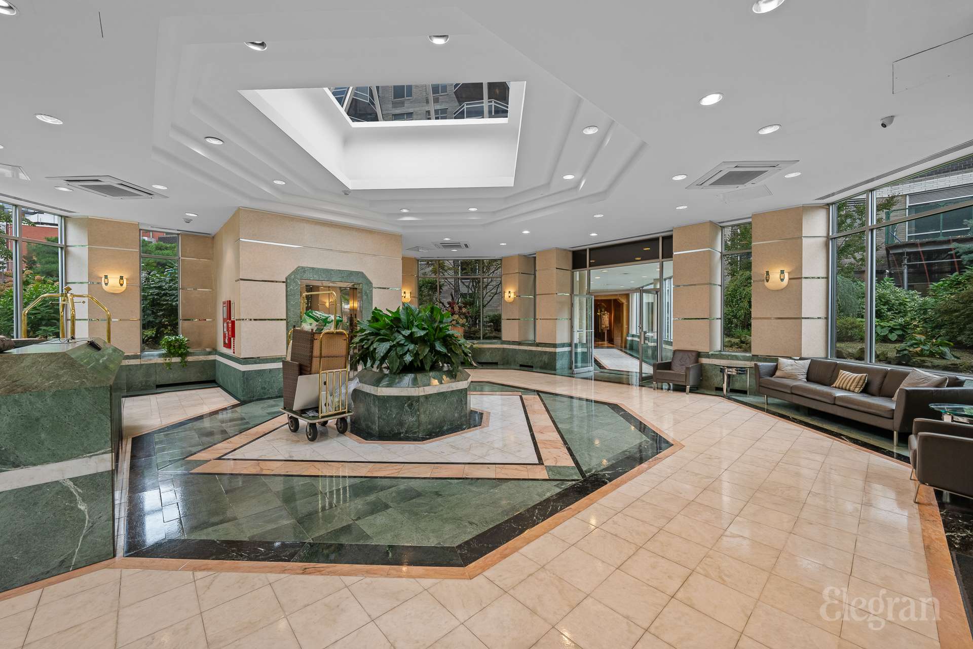 112-01 Boulevard 16F