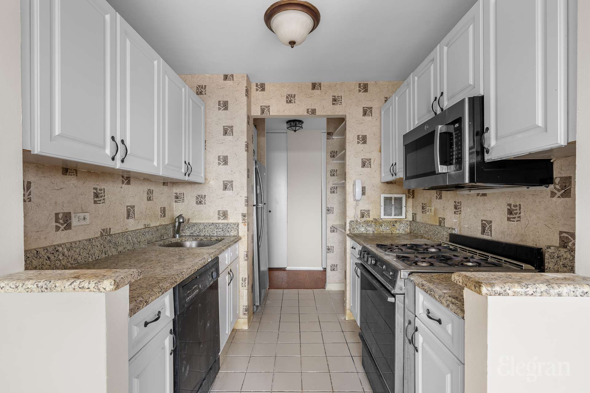 112-01 Boulevard 16F