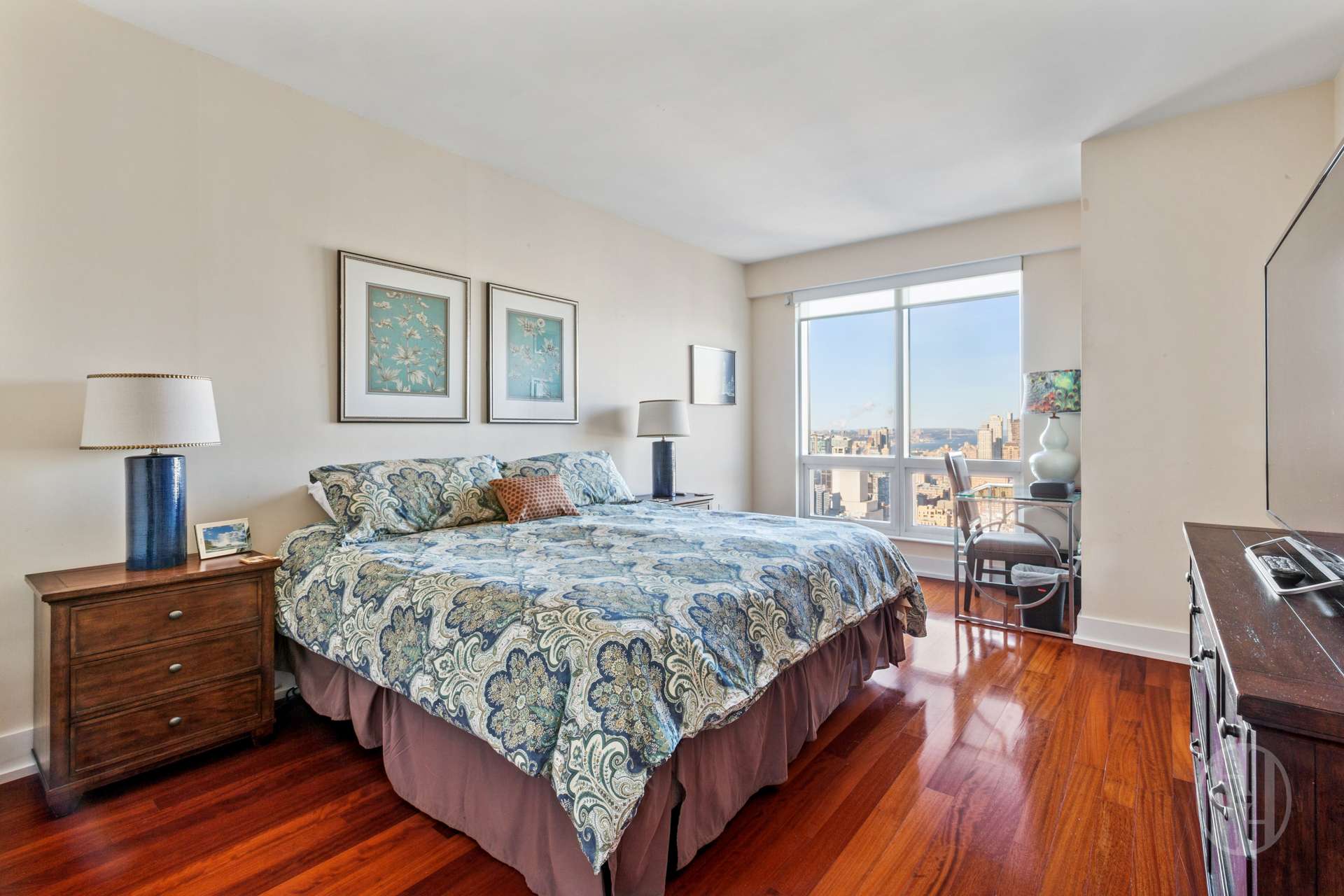 350 W 42nd Street 56C