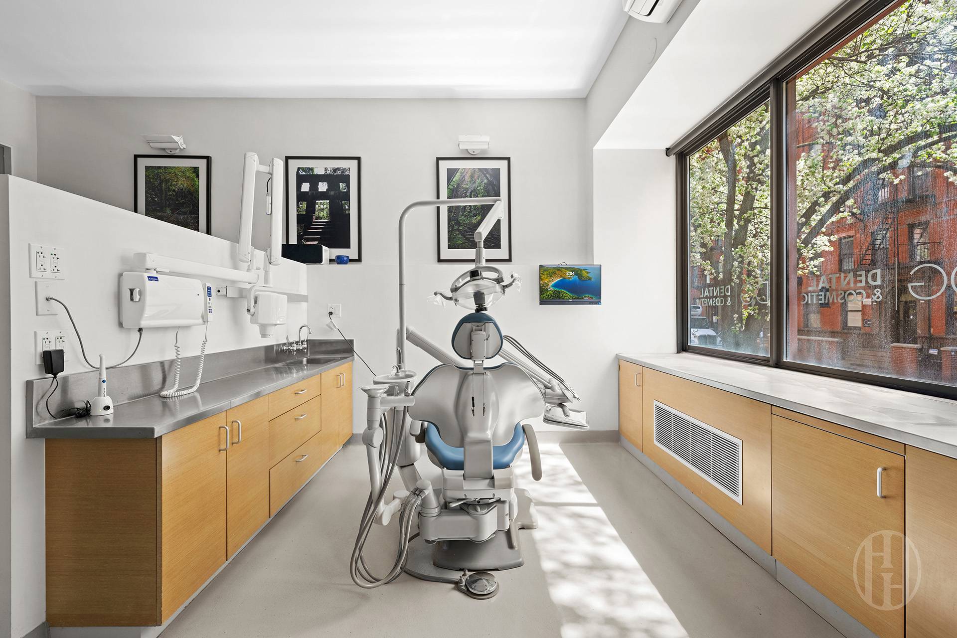 367 W 49th Street TH 1D