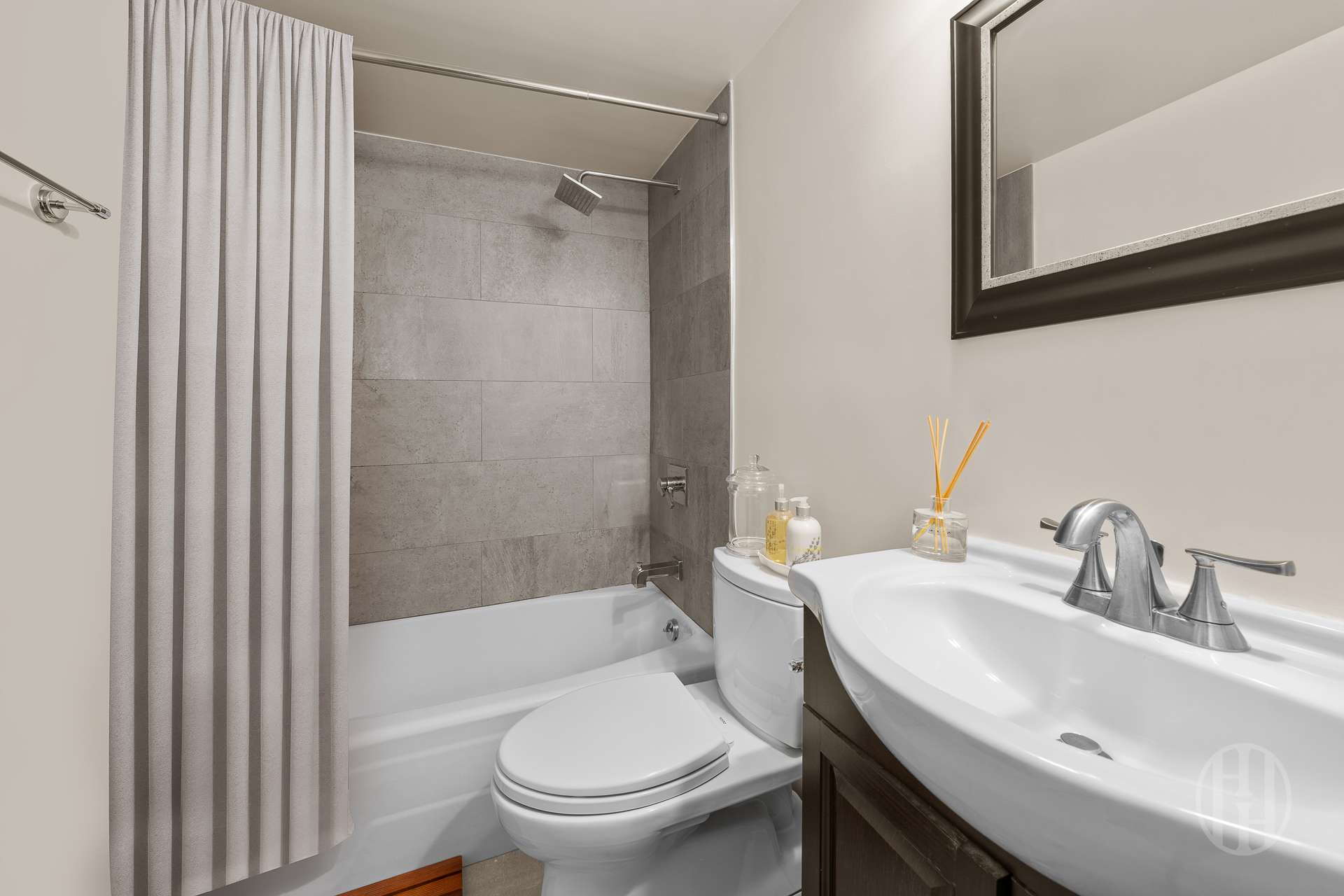 139 E 63rd Street 7A