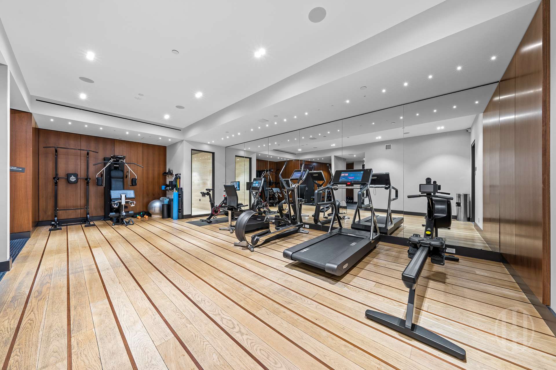 32 E 1st Street 4D