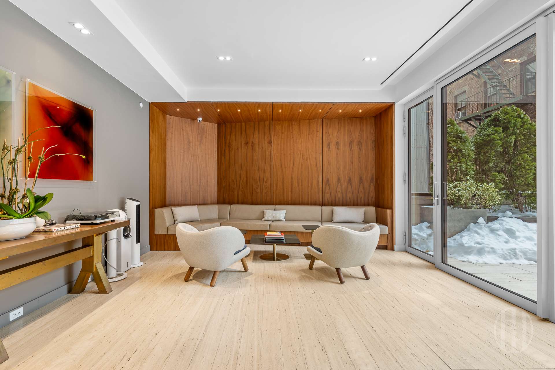 32 E 1st Street 4D