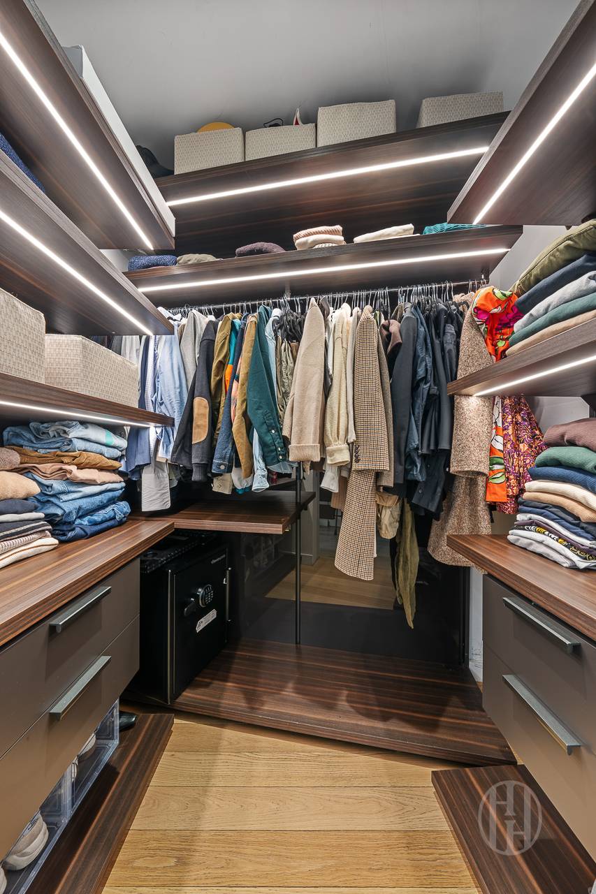 32 E 1st Street 4D