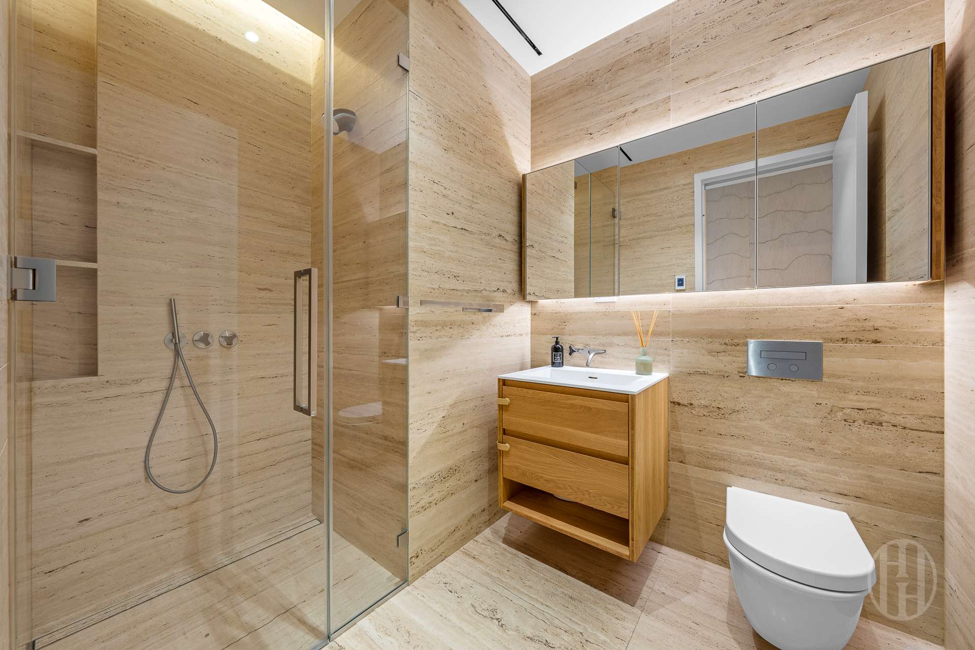 32 E 1st Street 4D