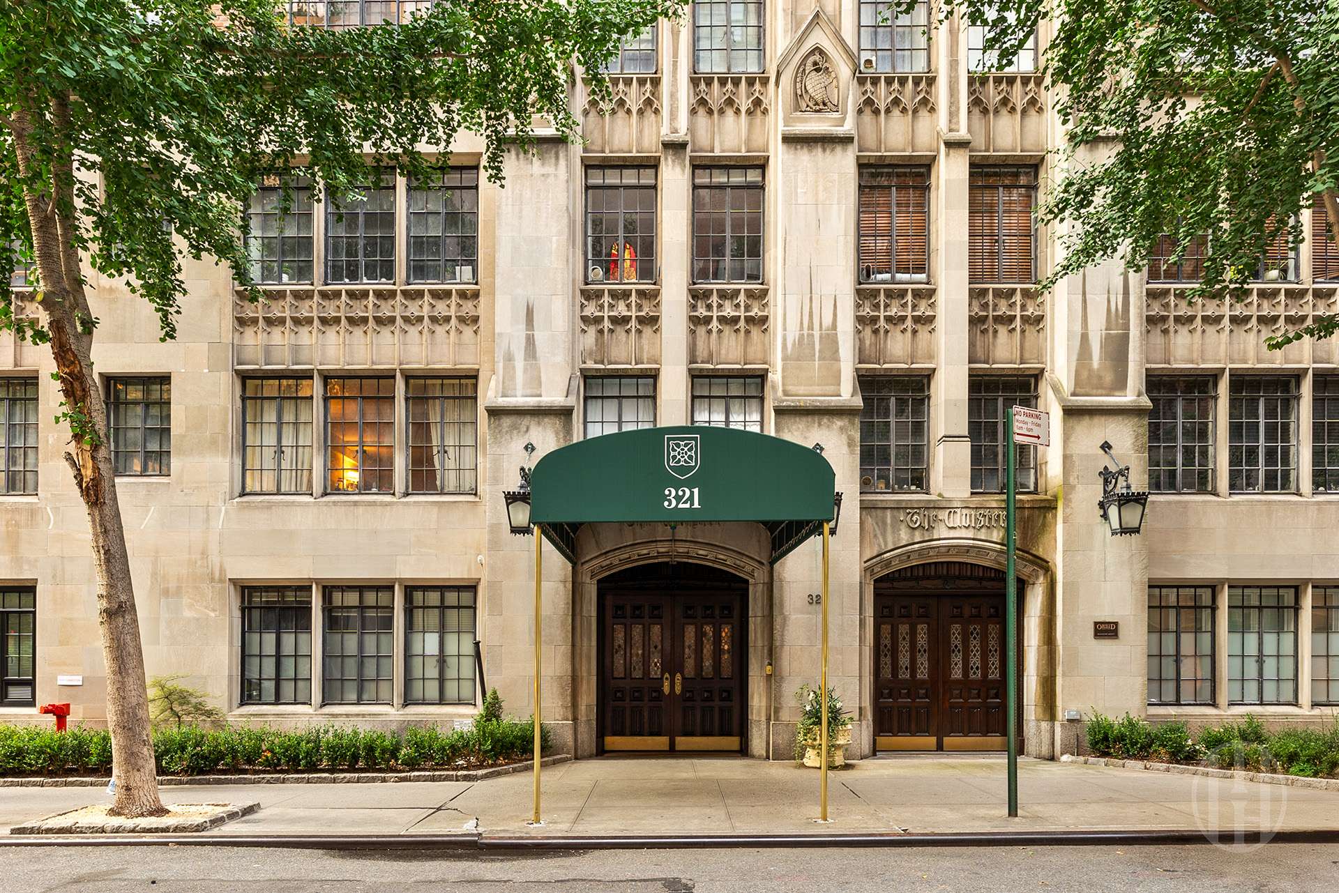 321 E 43rd Street 815