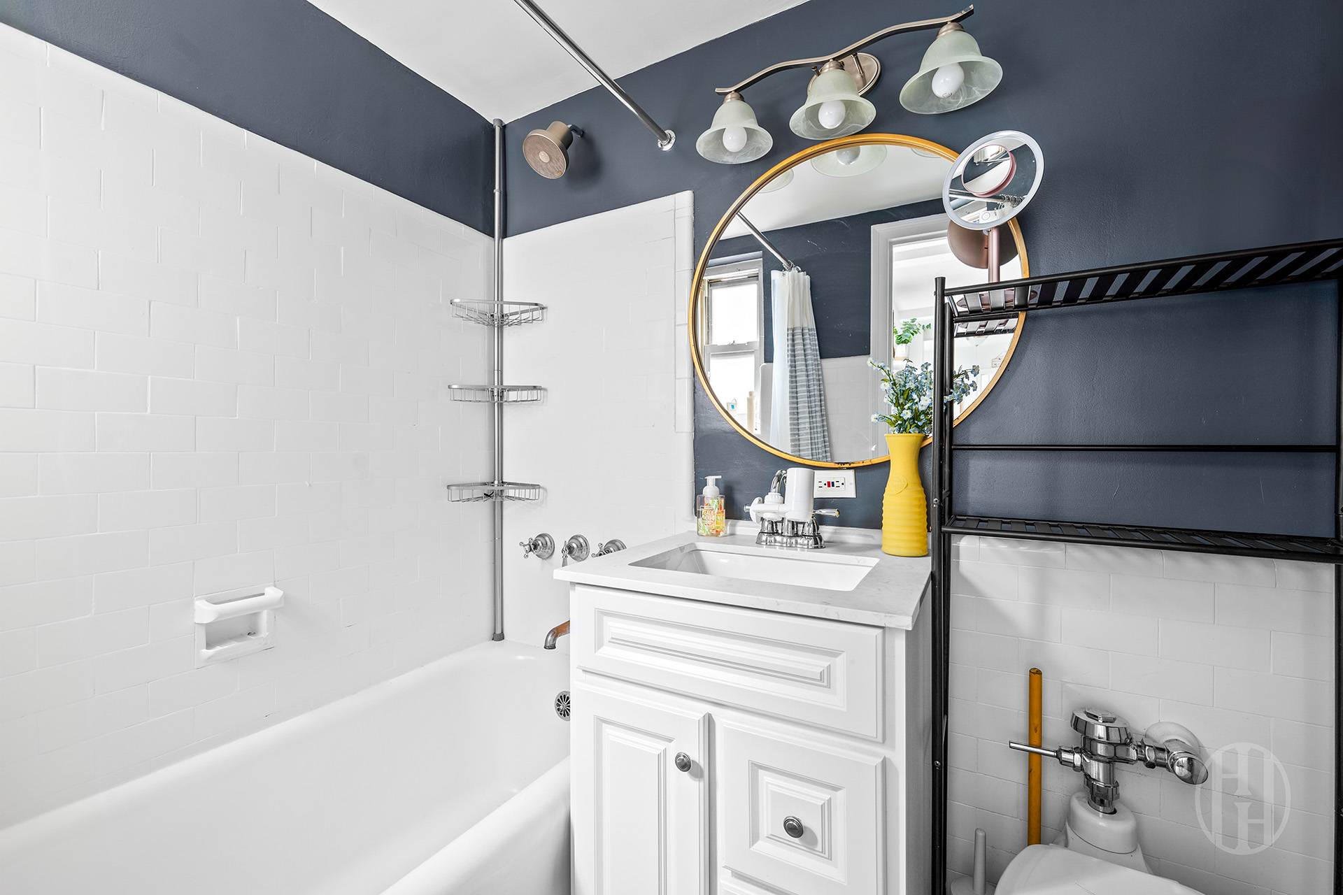 321 E 43rd Street 815