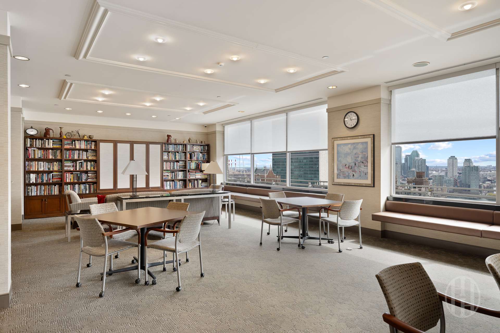 300 E 40th Street 11L