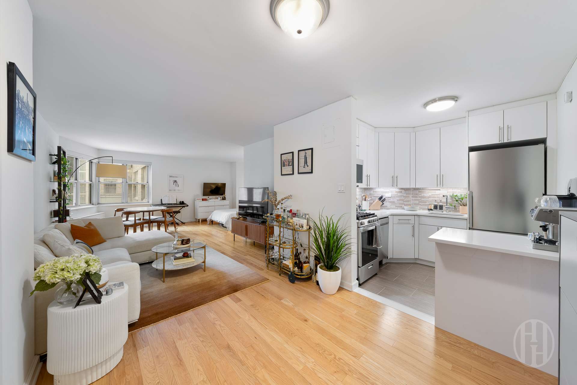 300 E 40th Street 11L