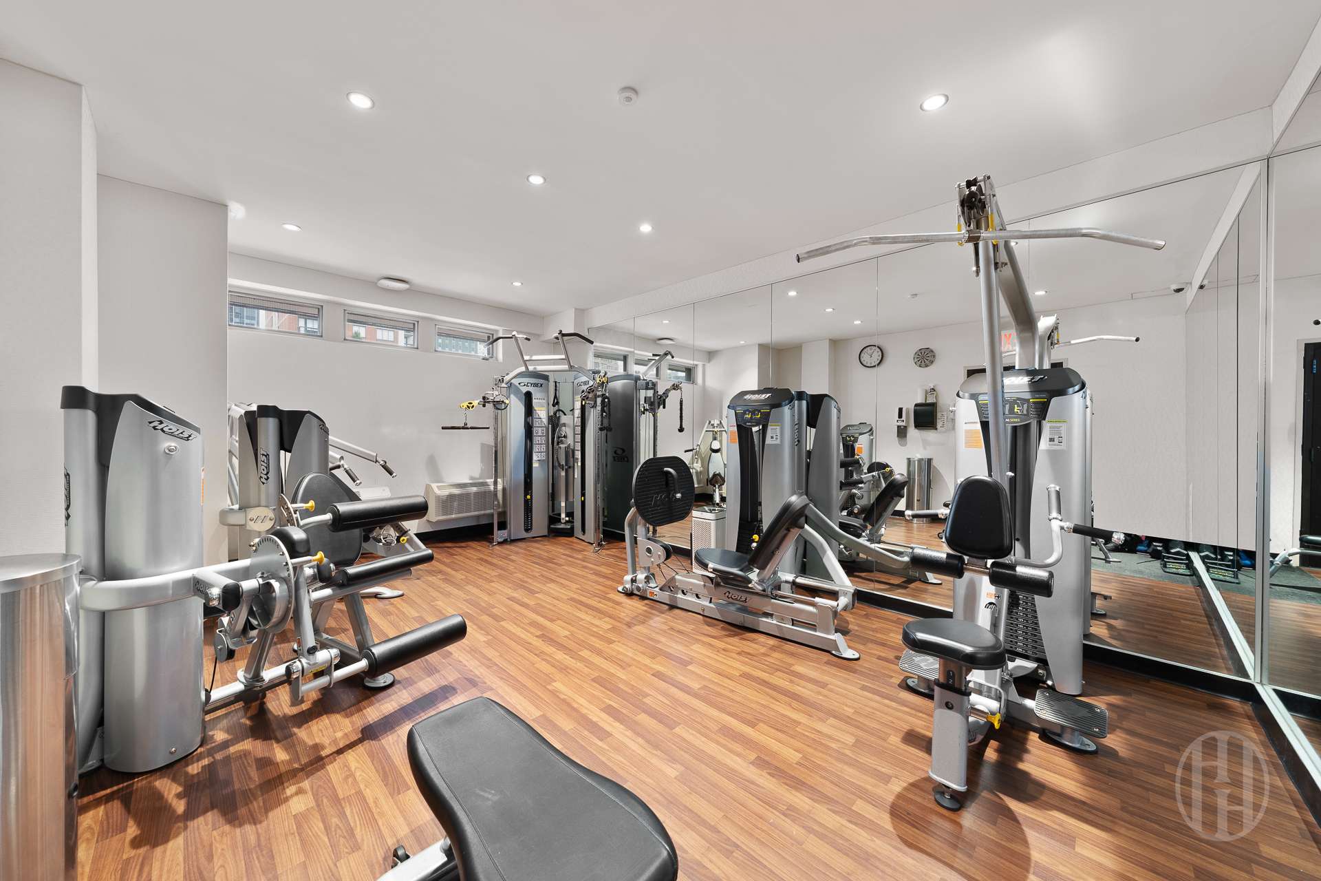 300 E 40th Street 11L