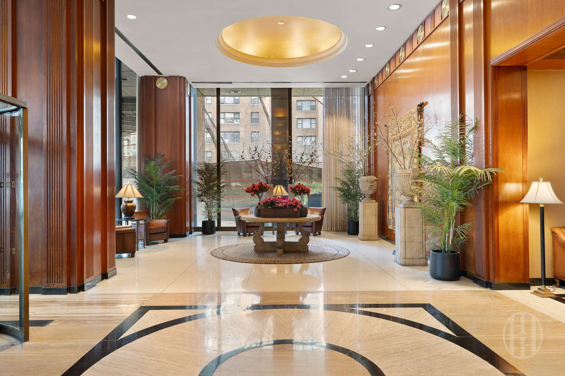 300 E 40th Street 11L