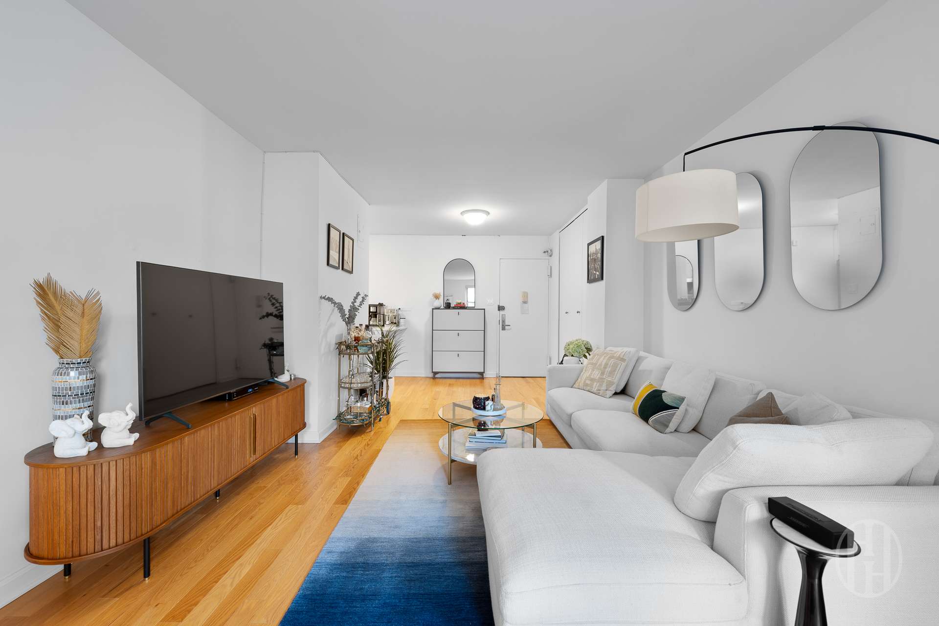 300 E 40th Street 11L