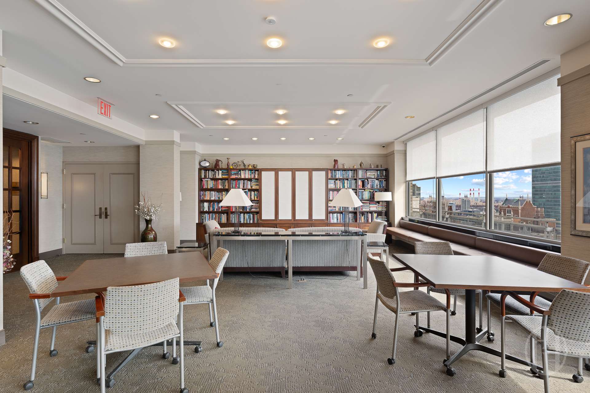 300 E 40th Street 11L