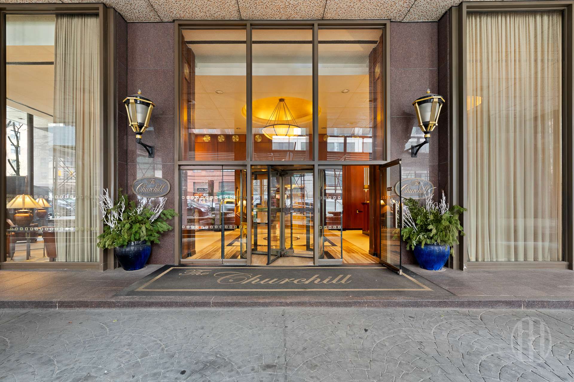 300 E 40th Street 11L