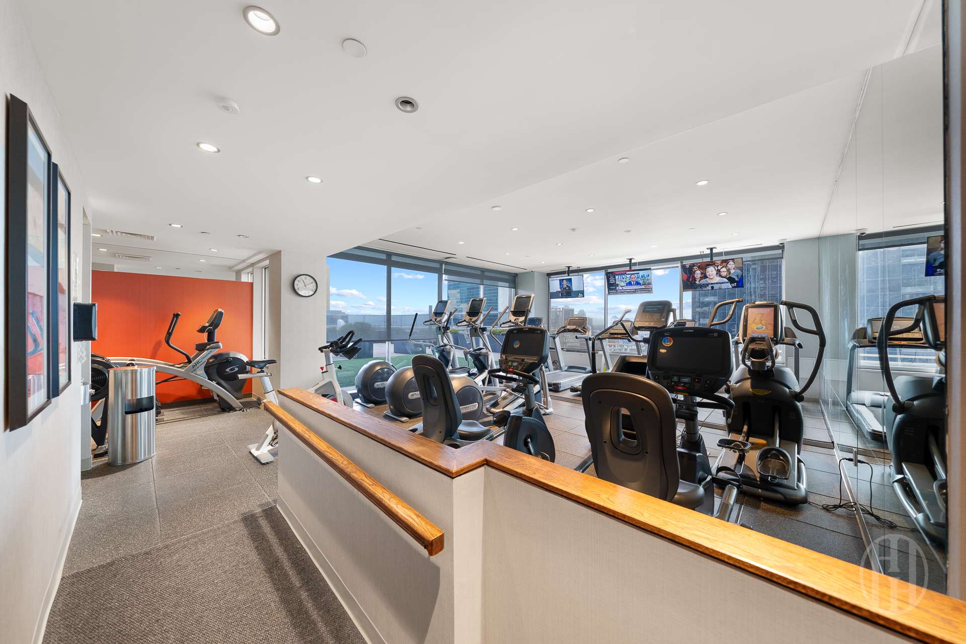 300 E 40th Street 11L