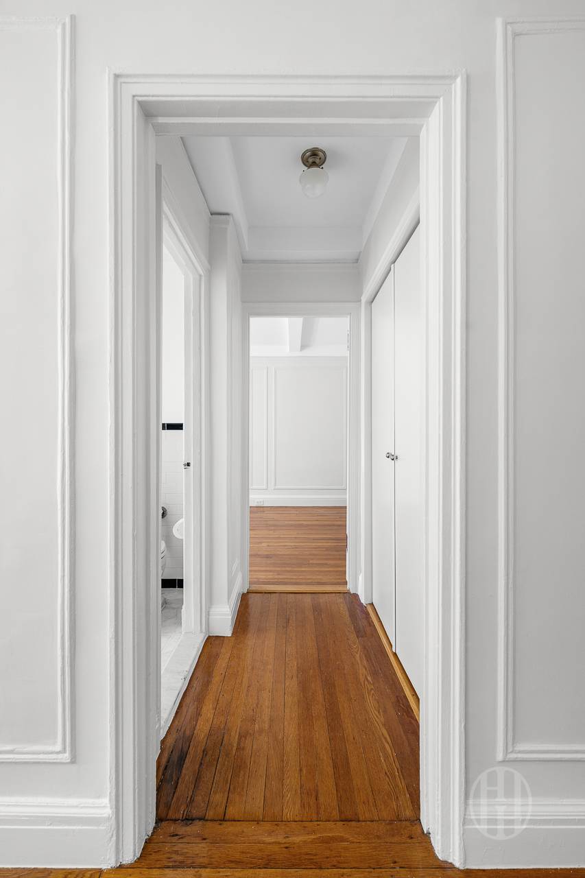 325 W 45th Street 401